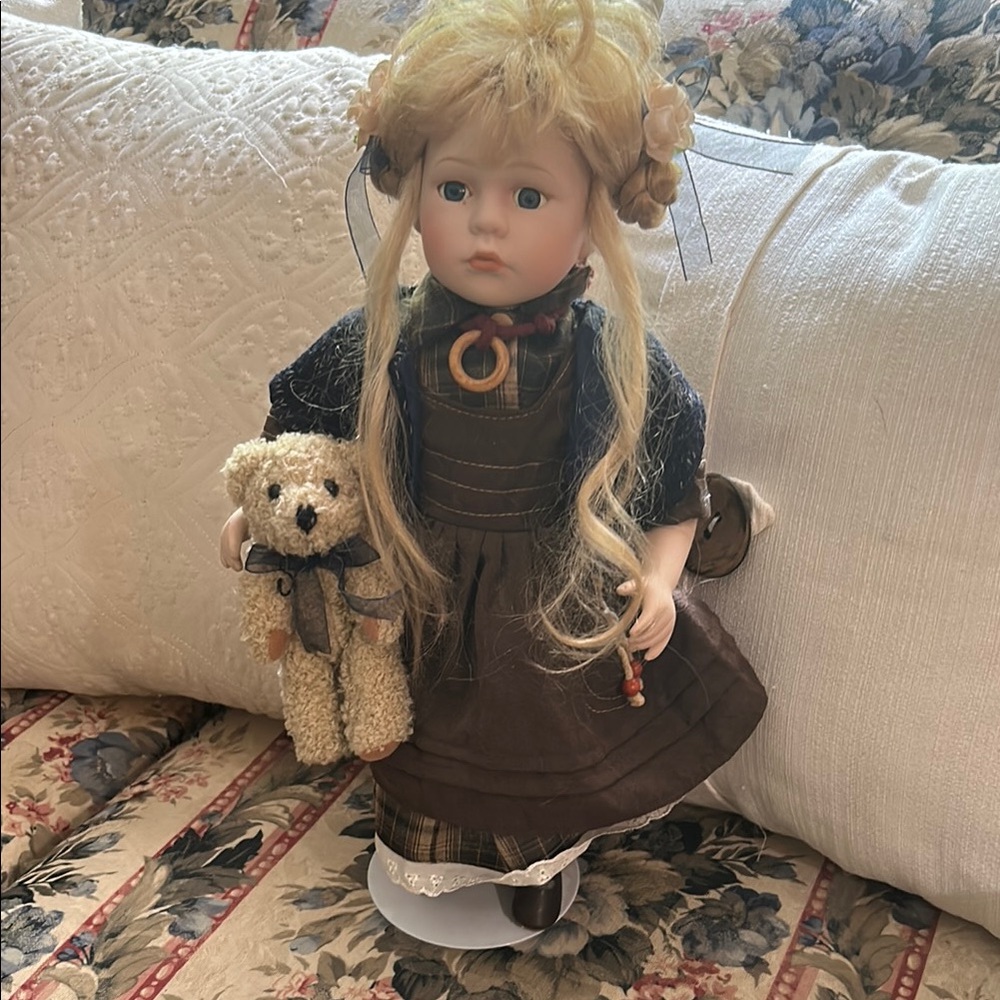 Like new Porcelain doll